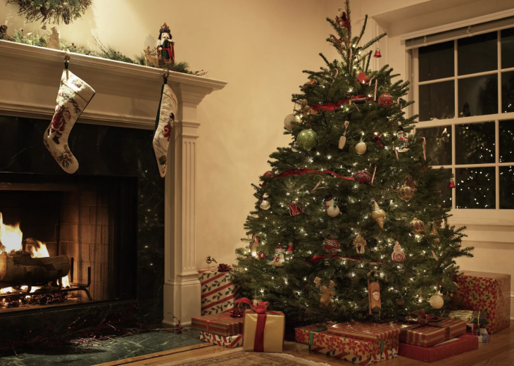 Natural vs Artificial Christmas Wreaths: Pros and Cons