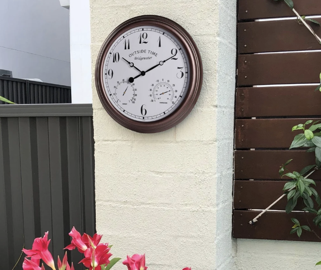 How to Choose a Weatherproof Outdoor Clock for Your Garden or Pool Area